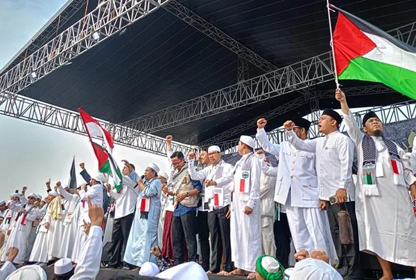 Reuni 212 di Monas Galang Donasi untuk Palestina