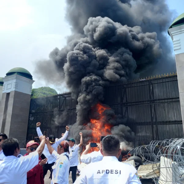 Rusuh Demo Asosiasi Pemerintah Desa Seluruh Indonesia Depan Gedung DPR/MPR RI, Kapolda Metro Jaya: Massa Rusak Beton Pagar