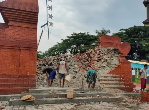 Komisi III DPRD Minta Dinas Lingkungan Hidup Kabupaten Cirebon Bertanggung Jawab Atas Ambruknya Gapura Pataraksa