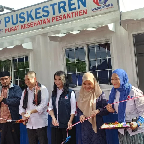 Usai Kunjungan di Ponpes KHAS Kempek Bareng Siti Atikoh, Hary Tanoesoedibjo Resmikan Pusat Kesehatan Pesantren di YLPI Ponpes Buntet Cirebon