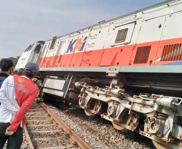 KA Pandulungan Relasi Gambir-Surabaya-Jember Anjlok di Sidoarjo