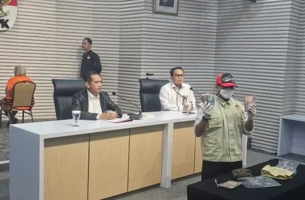 Kakak Ipar hingga Aspri Bupati Sidoarjo Ikut Terjaring, SW Mampu Kumpulkan Potongan dan Penerimaan Dana Insentif dari ASN Sekitar Rp2,7 Miliar