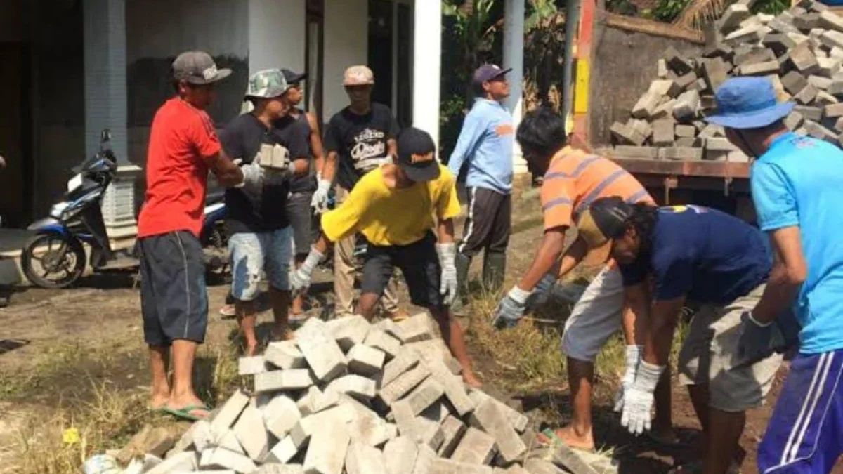 Caleg DPRD Banyuwangi Partai NasDem Gagal Peroleh Suara di TPS, Bantuan Paving Block Jalan untuk Warga Ditarik Kembali