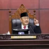 Jimly Asshiddiqie Ingatkan Agar Anggota DPR Tak Memperlebat Isu Hak Angket Dugaan Kecurangan untuk Pemakzulan Presiden atau Pembatalan Hasil Pemilu