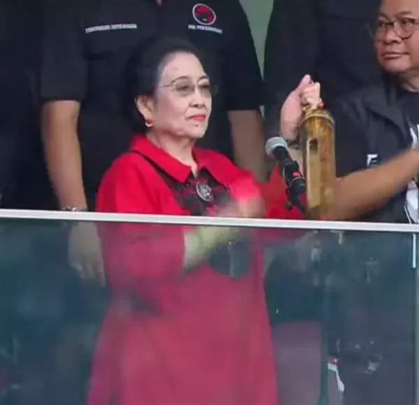 Hajatan Rakyat Konser Salam Metal di GBK: Megawati Pukul Kentongan Simbol Kewaspadaan Nasional dan Ganjar Catat 315 titik yang Didatanginya