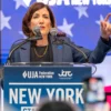 Gubernur New York Kathy Hochul Minya Maaf Atas Pernyataan Israel Punya Alasan Hancurkan Gaza