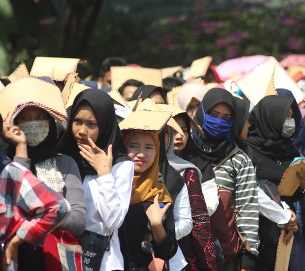 Angka Pengangguran Dikuasai Lulusan SMK, Angka Pekerja Lulusan SD Tinggi