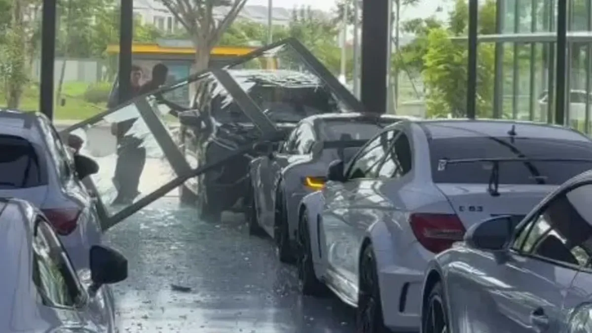 Xpander Tabrak Porsche 911 GT3 di Ruang Pamer Mobil Mewah PIK, Polisi Ungkap Fakta Baru