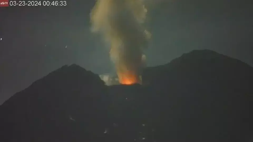 Erupsi Semeru Muntahkan Abu Vulkanik 1.000 Meter