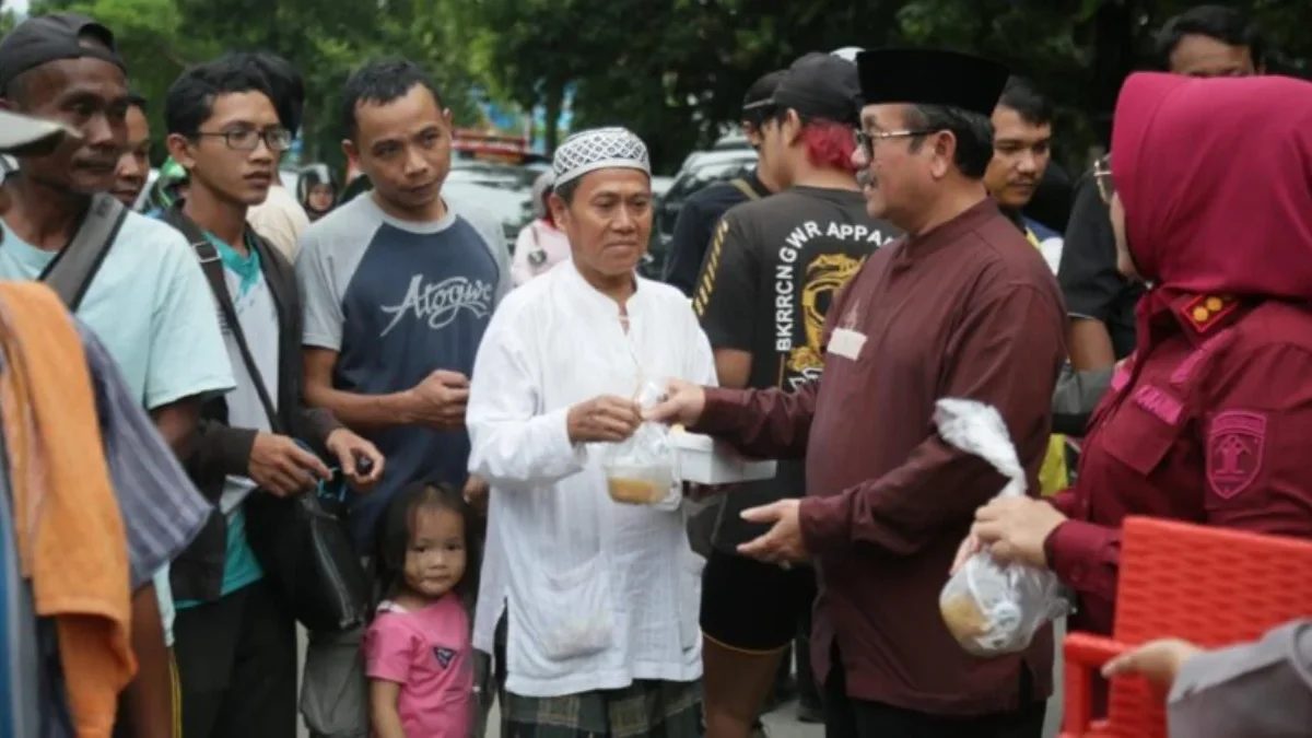 Patroli Ngabuburit hingga Safari Ramadan, Bupati Cirebon: Ini Pertama Kali Saya Memasak