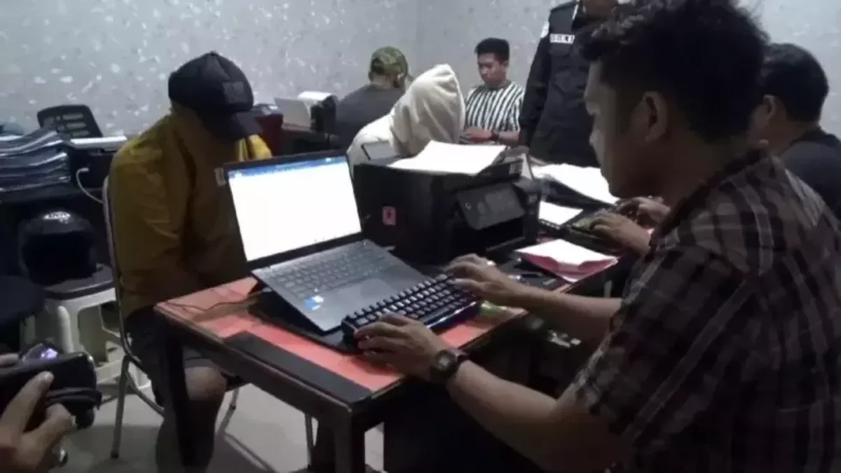 Caleg DPRD Rudapaksa Wanita di Mobil Dinas Kabupaten Gowa