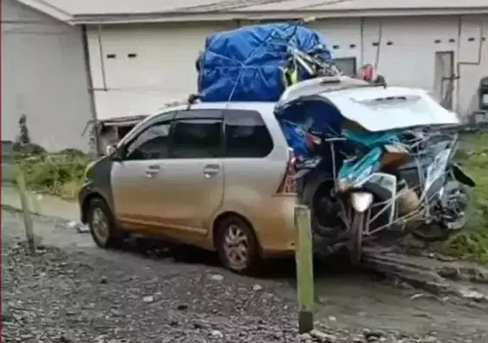 Pemudik bawa dua motor di mobil jadi viral di media sosial. (Instagram/@lambe_turah)