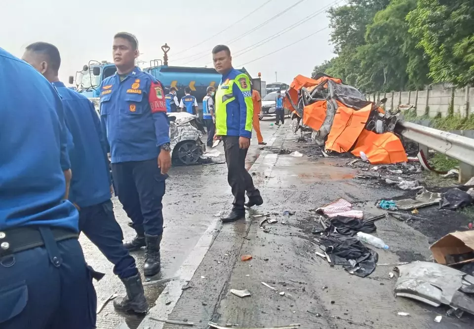 Kecelakaan maut di tol Cikampek. (Damkar)