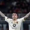 Gianluca Mancini dari AS Roma mencetak gol pertama timnya selama pertandingan leg pertama perempat final UEFA