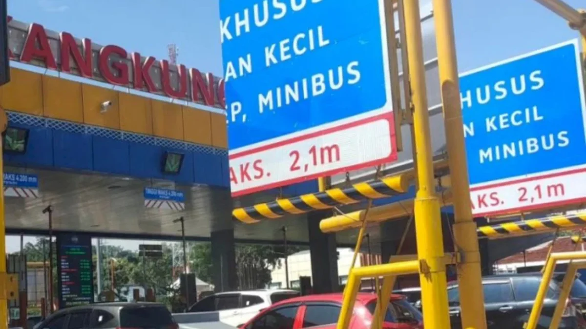 Gerbang Tol Kalikangkung, Senin (15/4) sore ini ramai lancar, one way arus balik tidak terlalu padat. Dicky Ad