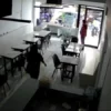 CCTV yang merekam kejadian pembunuhan wanita hamil di Ruko Kelapa Gading, Jakarta Utara.