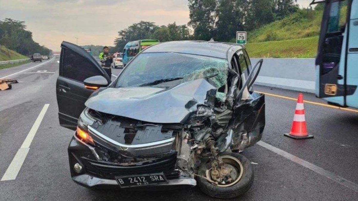 Kecelakaan beruntun tiga kendaraan terjadi di ruas jalan Tol Cipali, Kilometer 79.200 wilayah Campaka, Purwaka