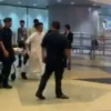 Seorang pria mengalami luka serius akibat insiden penembakan di ruang kedatangan Terminal 1, Bandara Internasi