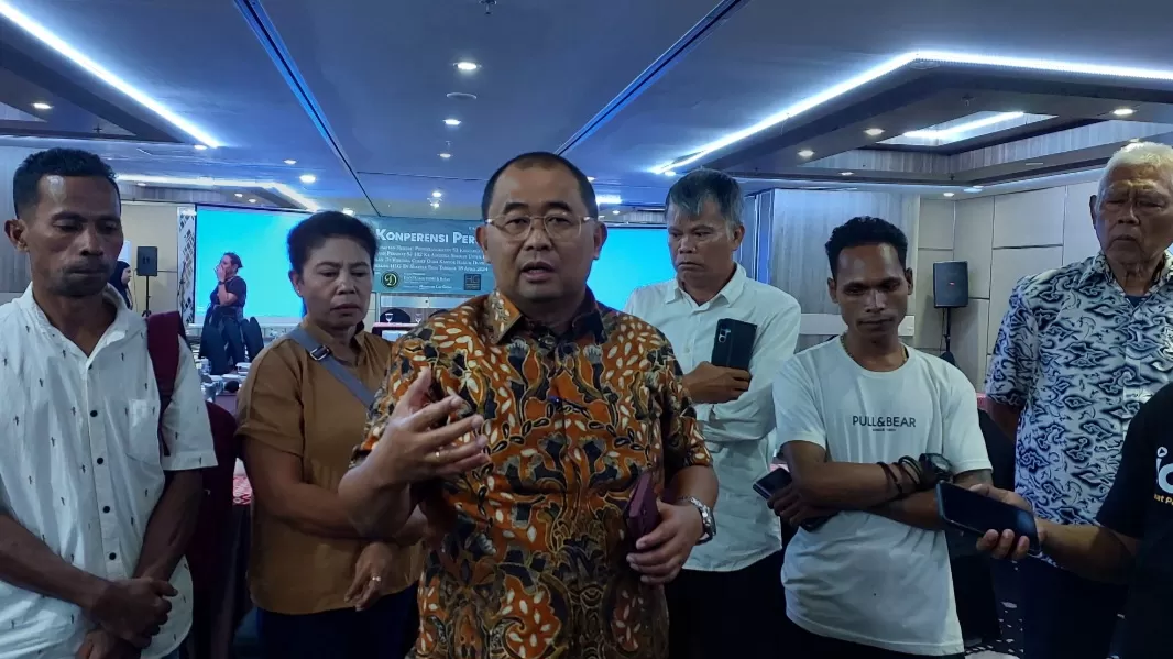 Kuasa Hukum Keluarga Korban, Columbanus Priaardanto Bersama Ahli Waris Keluarga Korban Sriwijaya Air SJ 182 (I