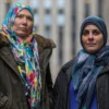 Jamilla Clark (kiri) dan Arwa Aziz (kanan), memenangkan gugatan mereka terhadap NYPD (Foto:HIROKO MASUIKE/NYTN