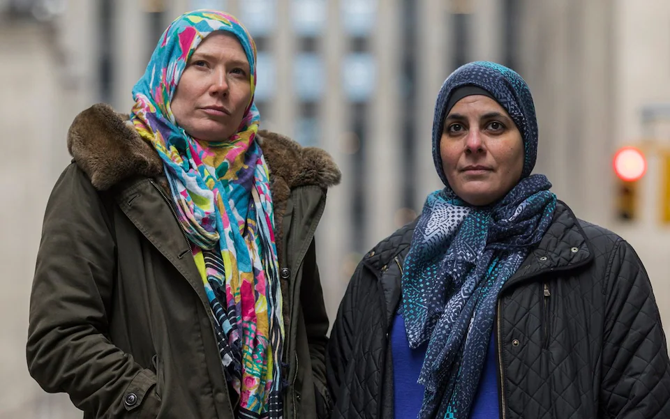 Jamilla Clark (kiri) dan Arwa Aziz (kanan), memenangkan gugatan mereka terhadap NYPD (Foto:HIROKO MASUIKE/NYTN