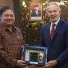 Menteri Koordinator Bidang Perekonomian Airlangga Hartarto dan Mantan Perdana Menteri Inggris Tony Blair di Ka