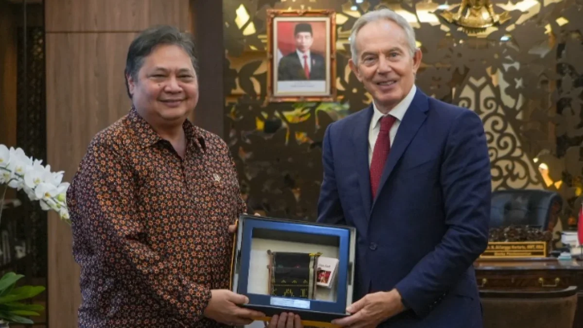 Menteri Koordinator Bidang Perekonomian Airlangga Hartarto dan Mantan Perdana Menteri Inggris Tony Blair di Ka