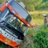 Kondisi bus Rosalia Indah yang kecelakaan di Tol Batang, Kamis (11/4). (IST).