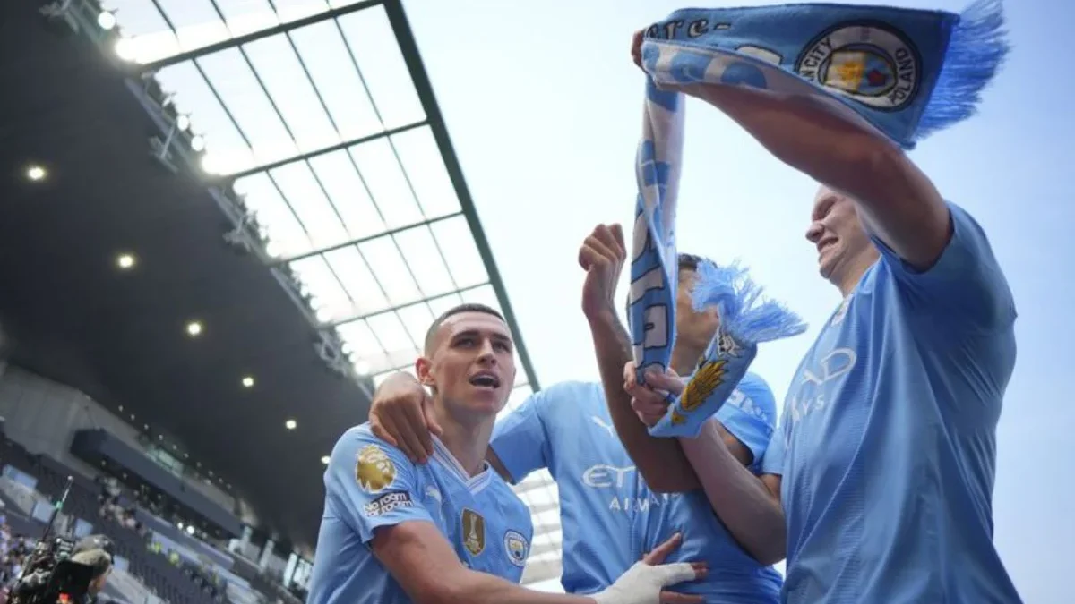 Premier League 2023/2024: Selebrasi Phil Foden (kiri) usai cetak gol di laga Fulham vs Man City pada pekan 37