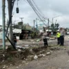 Kepolisian saat melakukan tempat kejadian perkara (TKP) di lokasi kecelakaan kecelakaan bus terguling di Jalan