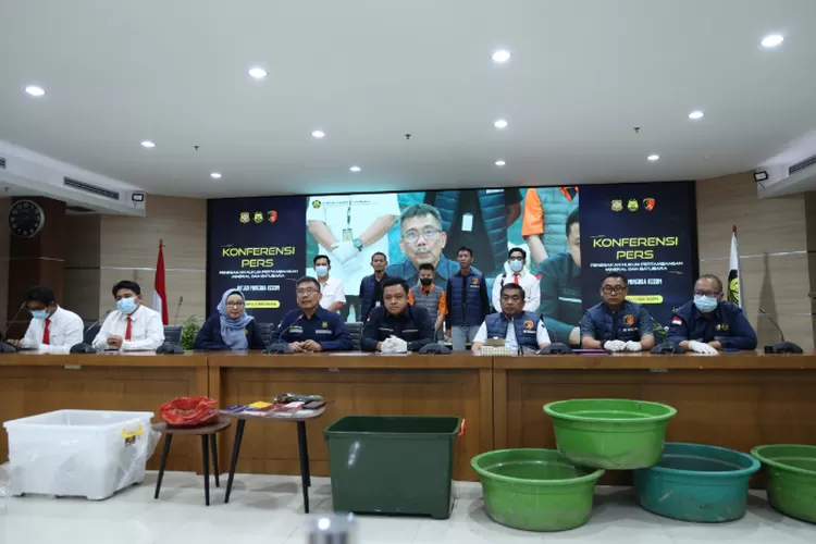 Kasus penambangan bijih emas ilegal oleh tersangka WNA China di Kalimantan Barat (minerba.esdm.go.id)