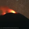 Visual Gunung Api Ile Lewotolok di Lembata, NTT, Selasa (14/5/2024) pukul 01.27 WITA. (ANTARA/HO-Badan Geologi