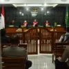 Sidang kasus pembunuhan terhadap Eky-Vina dengan terdakwa sekelompok anggota geng motor, di PN Kota Cirebon.