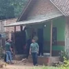 Rumah Pegi alias Perong di Blok Simaja, Desa Kepompongan, Kecamatan Talun, Kabupaten Cirebon didatangi p