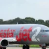 Maskapai penerbangan Jet2. Salah seorang penumpang Jet2 diduga sakit cacar air sehingga pesawat yang ditumpang