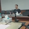 Sosok diduga anggota Densus 88 yang diamankan saat kuntit Jampidsus Kejagung. [undercover.id/Instagram]