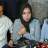 Kuasa hukum keluarga Vina Dewi Arsita atau Vina Cirebon, Putri Maya Rumanti saat konferensi pers di kawasan Ce