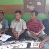 3 teman Pegi Setiawan, dari kiri: Sunarsono alias Nono alias Bondol, Suparman dan Ibnu, berada di rumah nenek