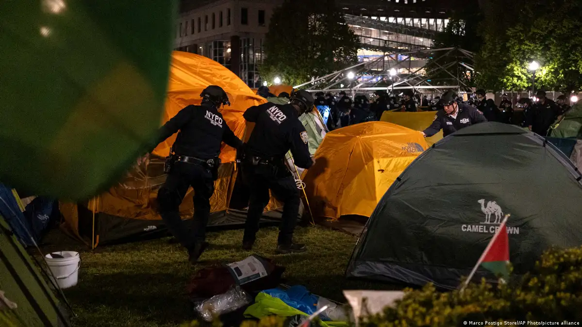 Polisi menangkap ratusan orang dan membongkar tenda mahasiswa demonstran pro-Palestina di Universitas Columbia