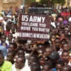 Warga Niger memprotes kehadiran militer AS, di Niamey, Niger 13 April 2024. (REUTERS/Mahamadou Hamidou)