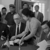 Penandatanganan kontrak pengelolaan tambang di Papua antara Freeport dengan pemerintah Indonesia, 1967. Foto: