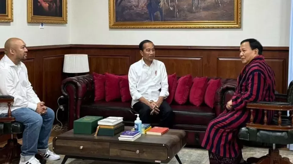 Presiden Joko Widodo (Jokowi) menjenguk Menteri Pertahanan sekaligus presiden terpilih Prabowo Subianto di seb