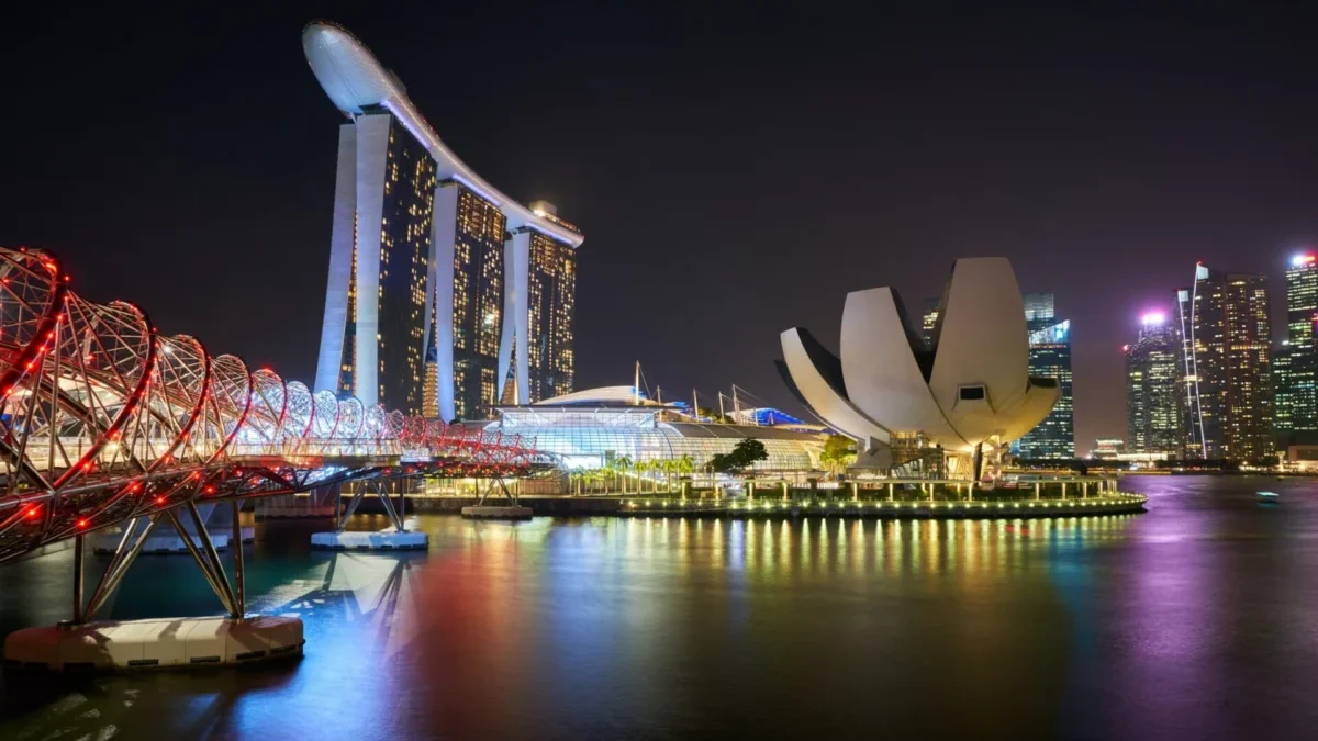 Singapore River Cruise menawarkan pengalaman menelusuri sungai di Singapura mulai dari kawasan kota lama Clark