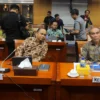 Menteri Komunikasi dan Informatika (Menkominfo) Budi Arie Setiadi (kiri) dan Kepala Badan Siber dan Sandi Nega