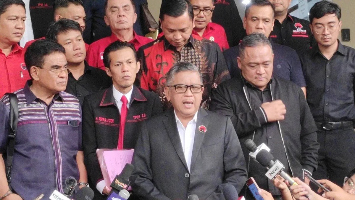 Sekretaris Jenderal Partai Demokrasi Indonesia Perjuangan (PDIP) Hasto Kristiyanto usai diperiksa di Polda Met