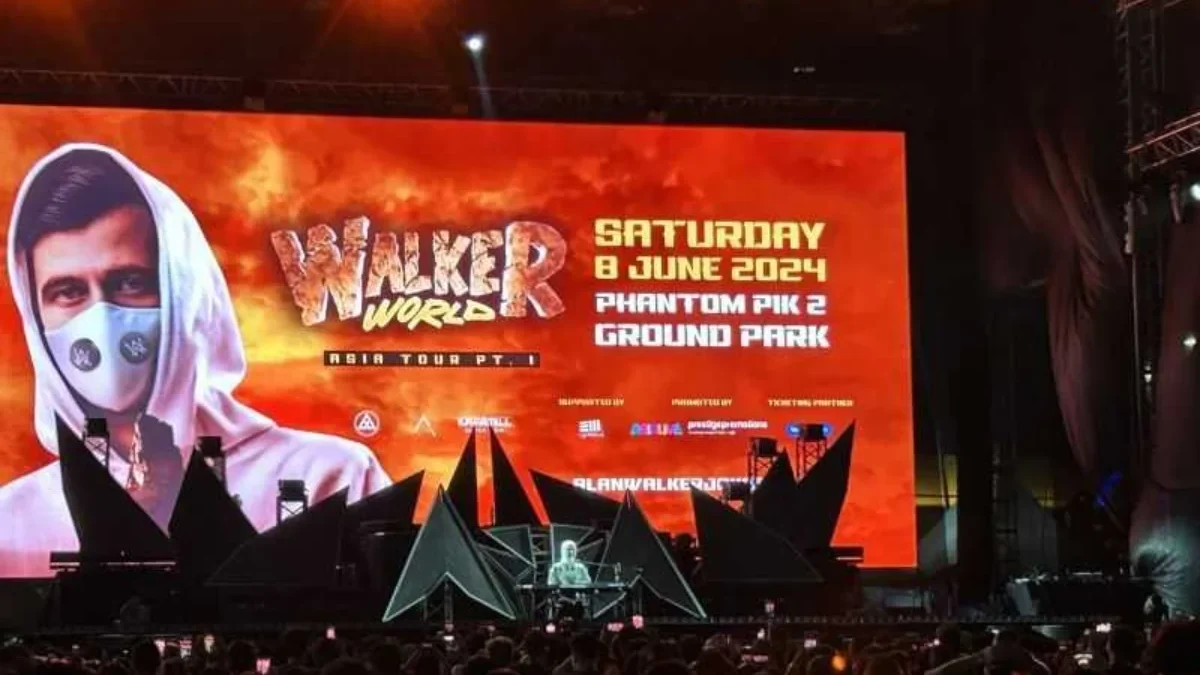 Penyanyi Indonesia Putri Ariani saat tampil di Walkerworld Jakarta di Phantom Pantai Indah Kapuk (PIK) 2, Jaka