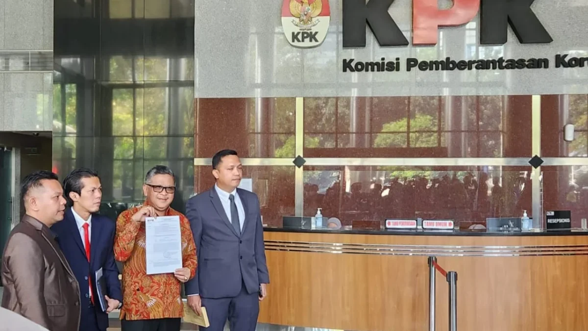 Sekjen PDIP Hasto Kristiyanto tiba untuk menjalani pemeriksaan di Gedung KPK, Jakarta, Senin (10/6/2024).