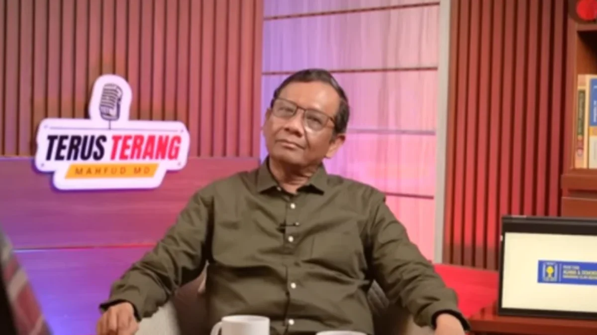 Pakar hukum tata negara Mahfud MD dalam podcast Terus Terang Mahfud MD di YouTube Mahfud MD Official, Selasa (