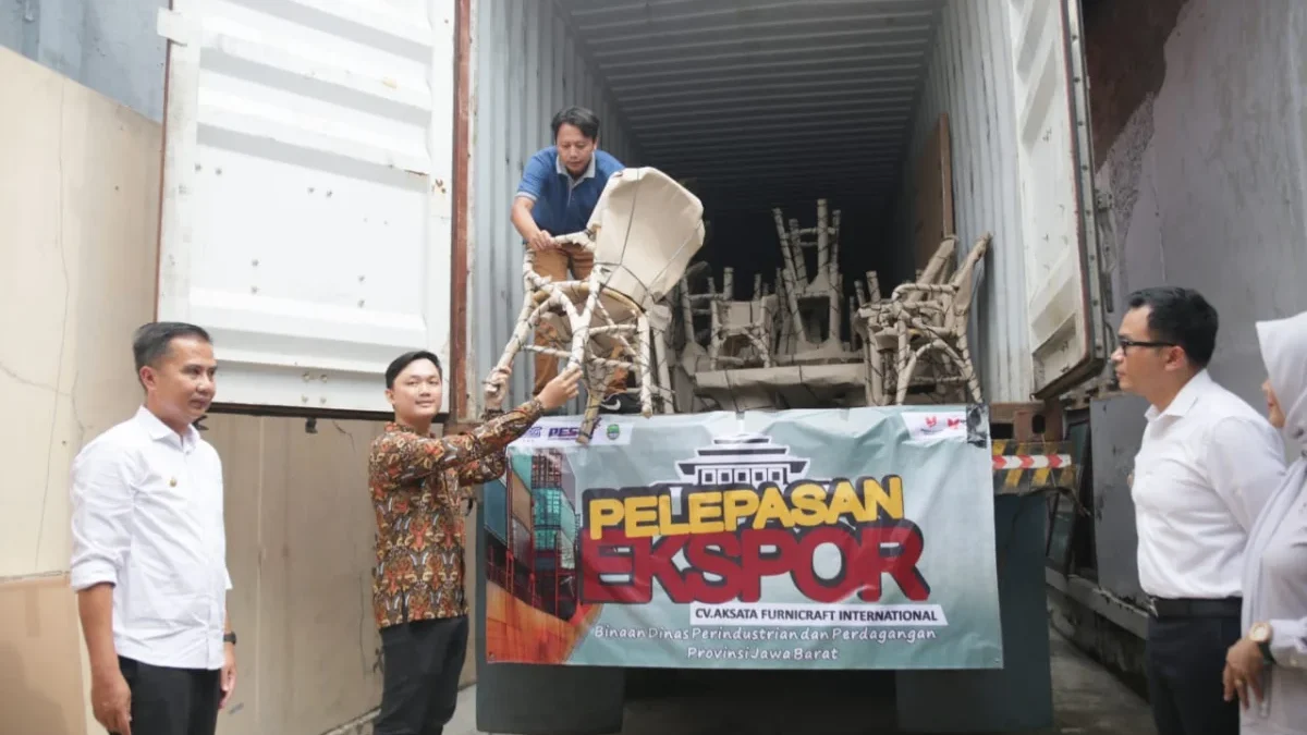 Produk ekspor diproduksi oleh CV Aksata Furnicraft Internasional yang merupakan mitra binaan dari Dinas Perind