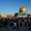 Umat muslim Palestina salat Idul Adha di Masjid Al-Aqsa (Foto: Reuters)